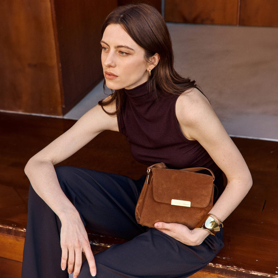 A*I様 Ateliers Auguste ショルダーバッグ Mini Amelot - Tan Suede Leather – Ateliers Auguste