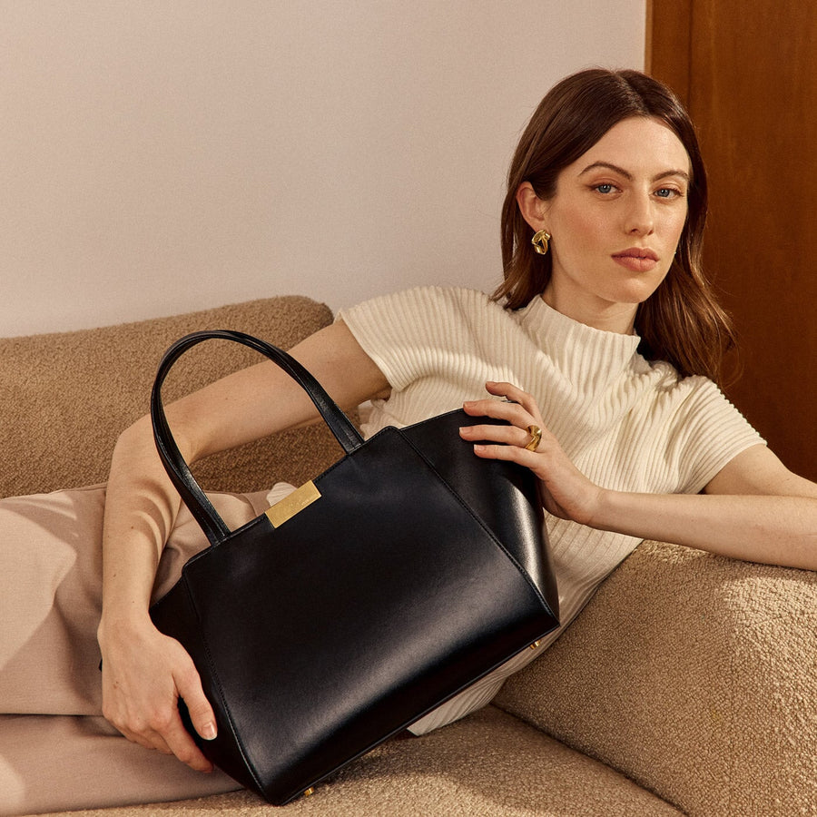 Aoline 黒のレザー ボウリングバッグ ハンドバッグ ゴールド金具 Sévigné Tote - Black Box Leather – Ateliers Auguste
